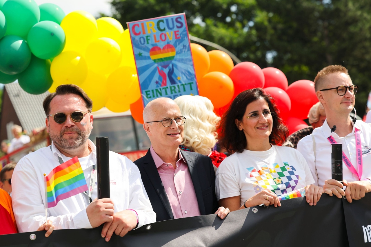 Dia da Rua Christopher | Desfiles do CSD com grande público em Hamburgo e Neubrandenburg