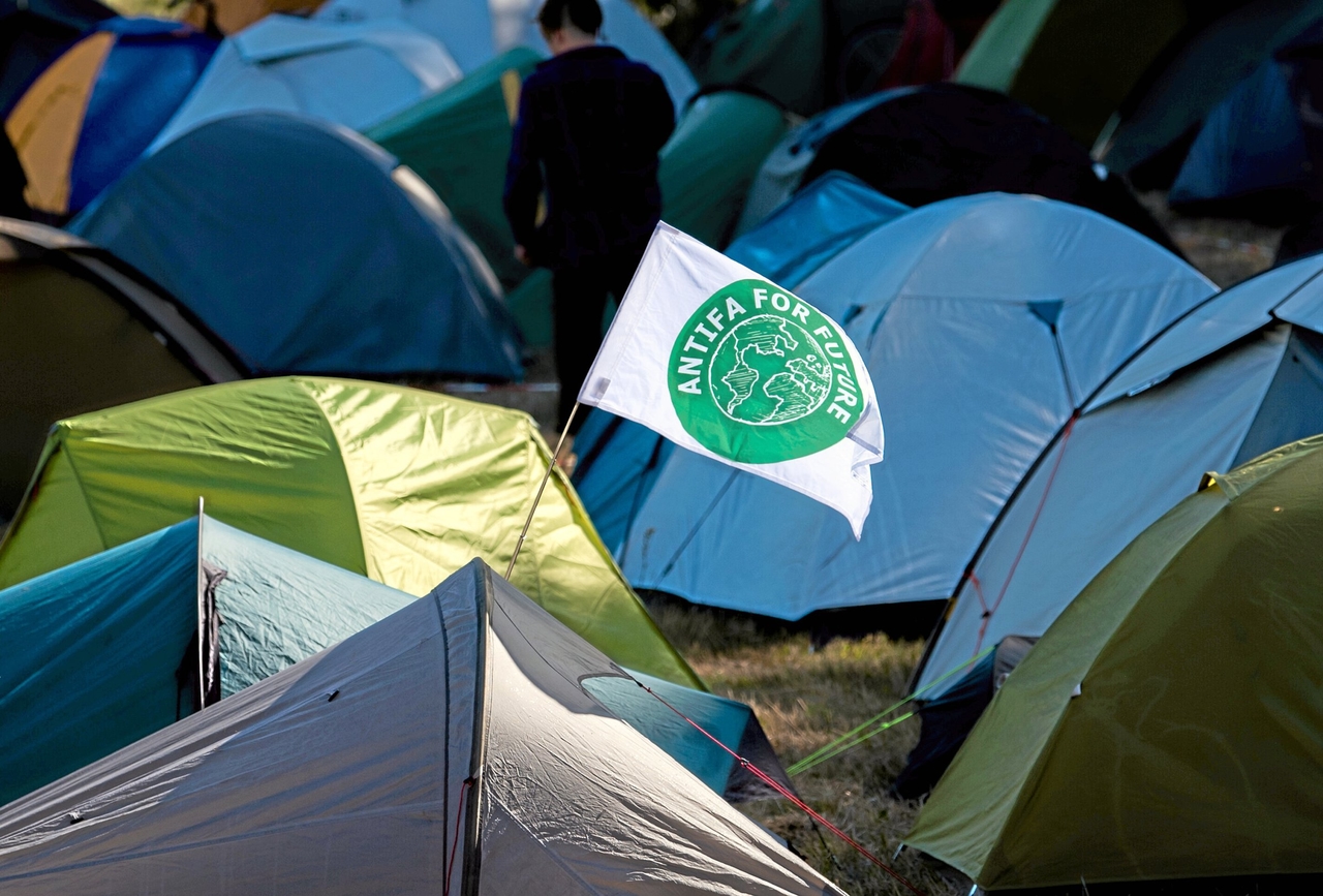 Frankfurt | Sistem Değişimi Kampı: "Savaşlar iklim krizini körüklüyor"