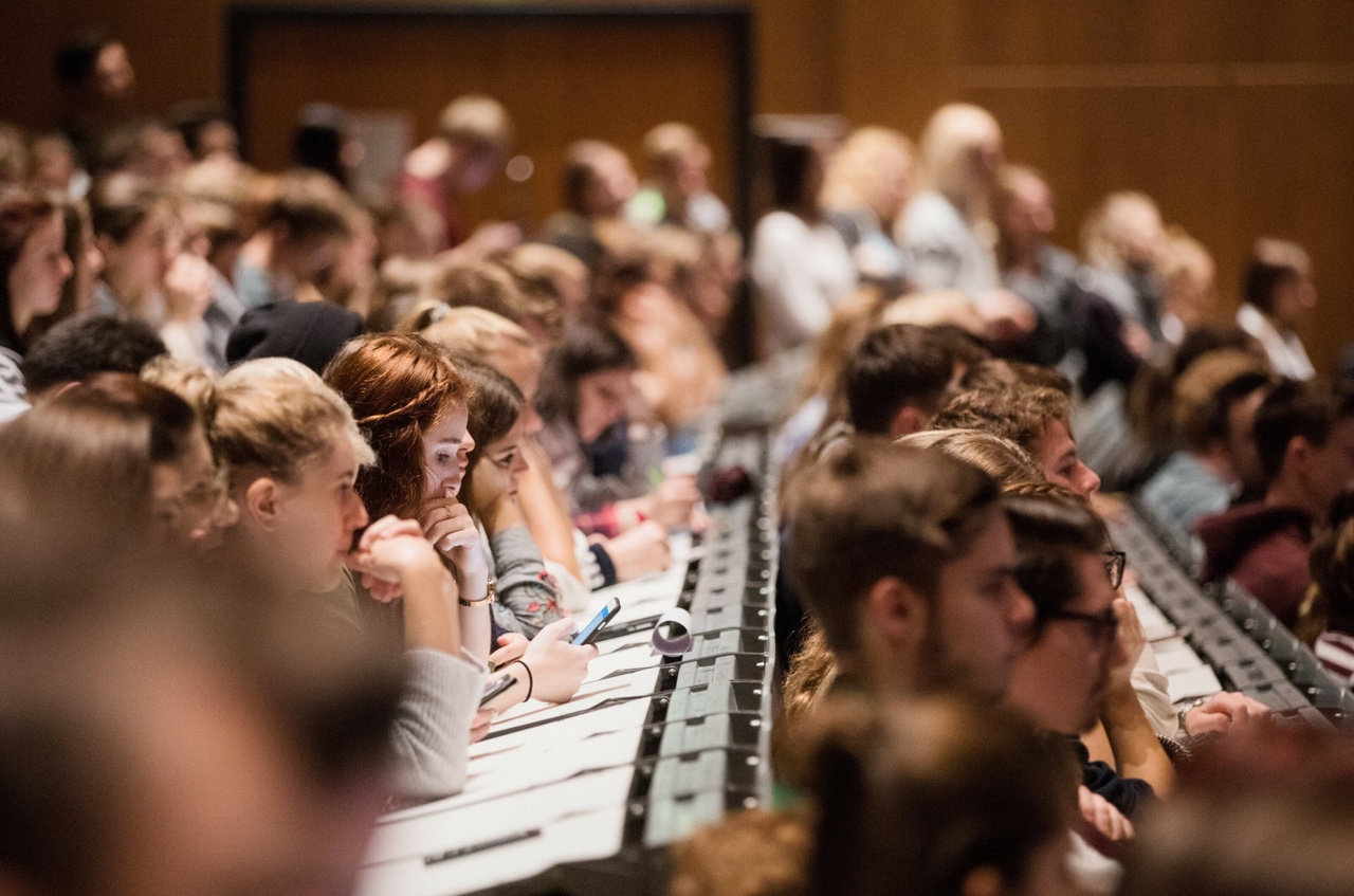 Política educacional | NRW corta financiamento para universidades