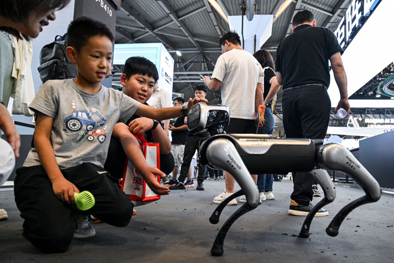 Technologie-Wettrennen | Chinas Weg zur KI-Weltmacht