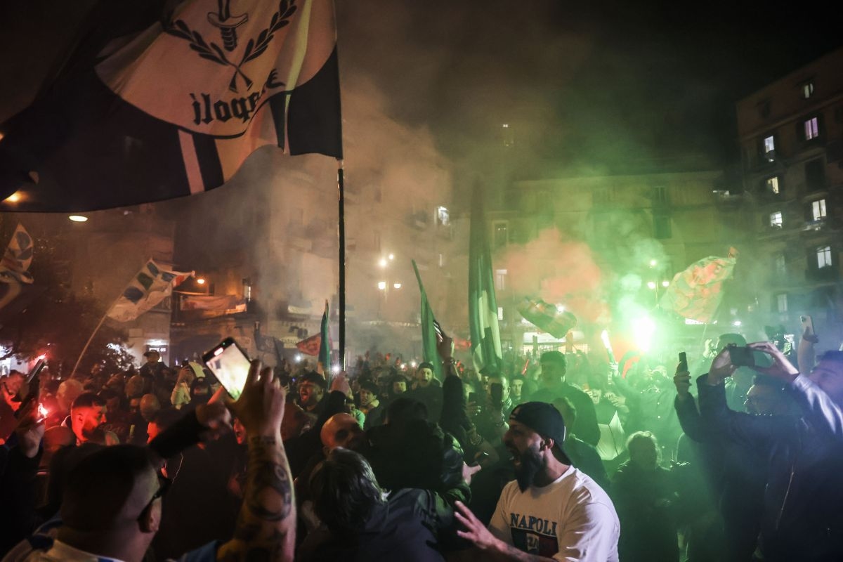 Serie A, Napoli levanta el scudetto: gran fiesta en las calles de la ciudad