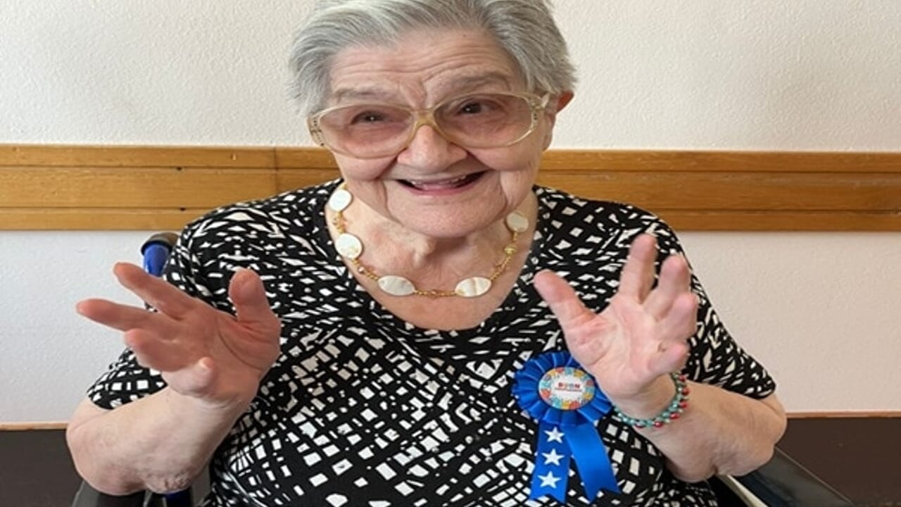 Ida Ferrari, 100 Yaş Üstü kulübüne katılıyor ve bir asırlık sevgi, çalışma ve dayanıklılığı anlatıyor