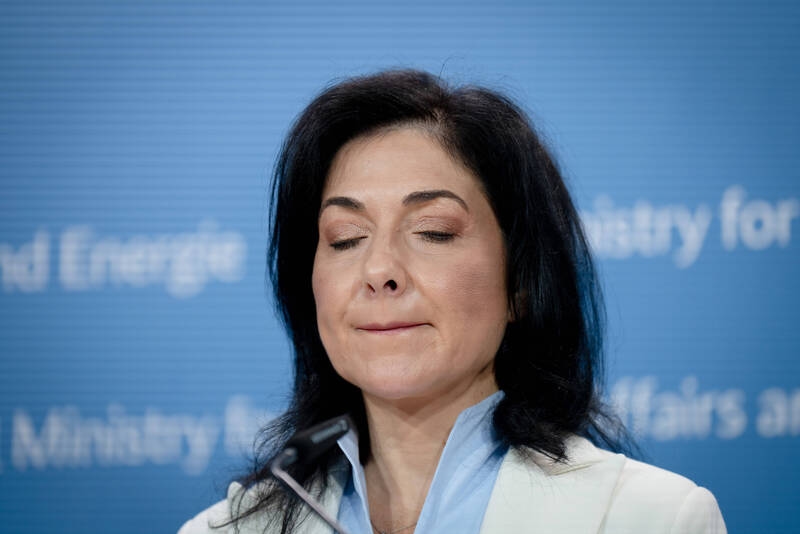 Załamanie produkcji przemysłowej: sektor farmaceutyczny szczególnie dotknięty