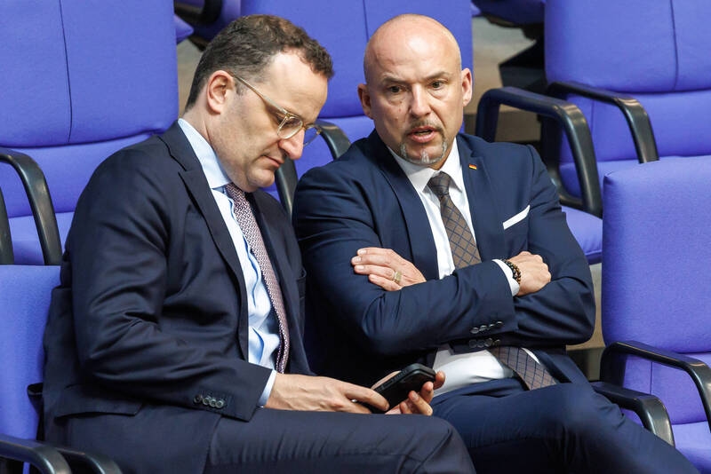Caso das máscaras: Hoffmann e Günther apoiam Spahn