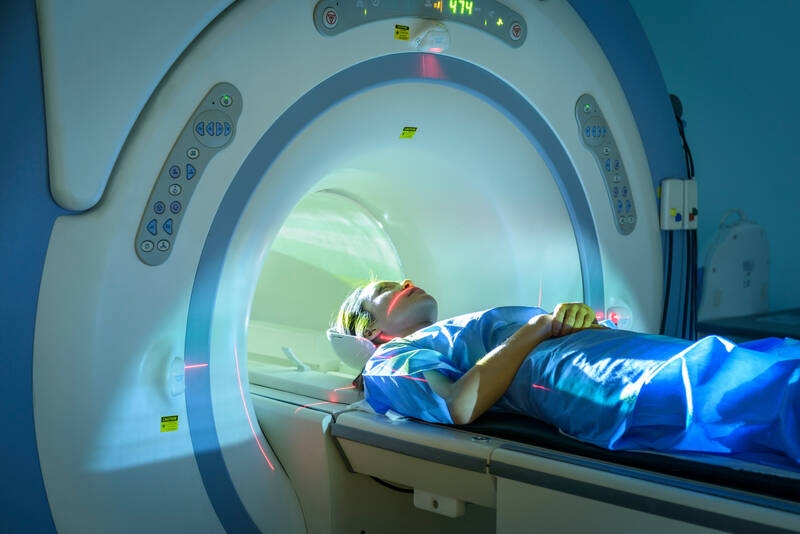 Kırmızı El Mektubu: Lecanemab altında daha önceki MRI
