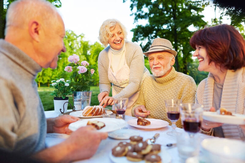 İzolasyon yerine: Aktif sosyal yaşam Alzheimer belirtisi mi?