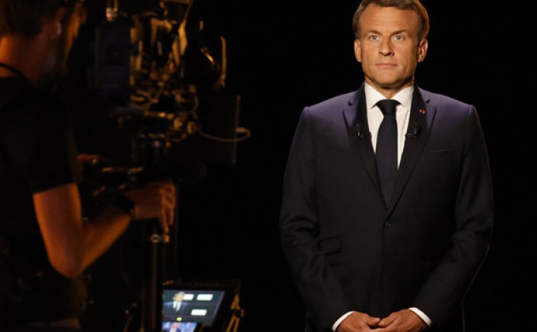 Macron: Dimentichiamoci dei tre topi laici, parliamo con Putin in persona