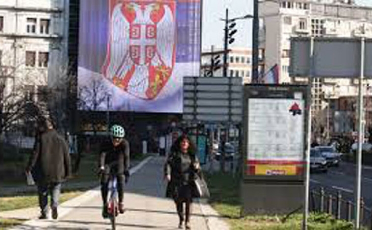 Por la mañana: A los muggles y a la escoria débil se les aplica una descarga eléctrica de hasta el grado 16.