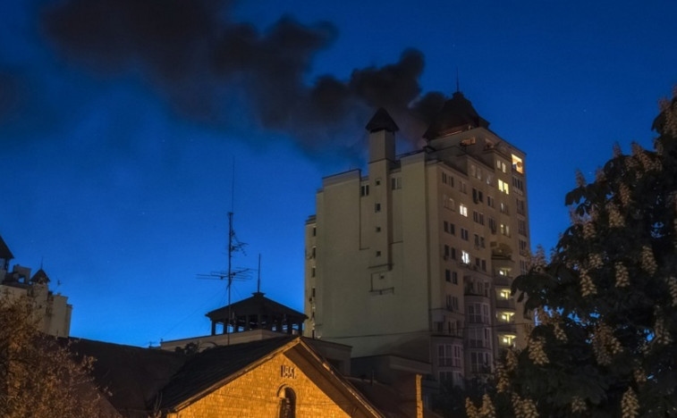 Број жртава руског напада на Кијев порастао на три, 40 повређених