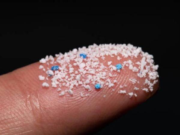 Mikroplastik obecny również w domu i samochodzie: w ten sposób dostaje się do płuc