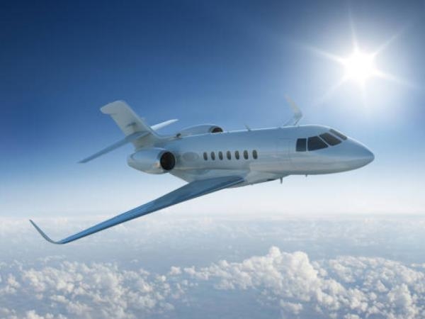 ¿Cuánto cuesta alquilar un avión privado en Colombia?