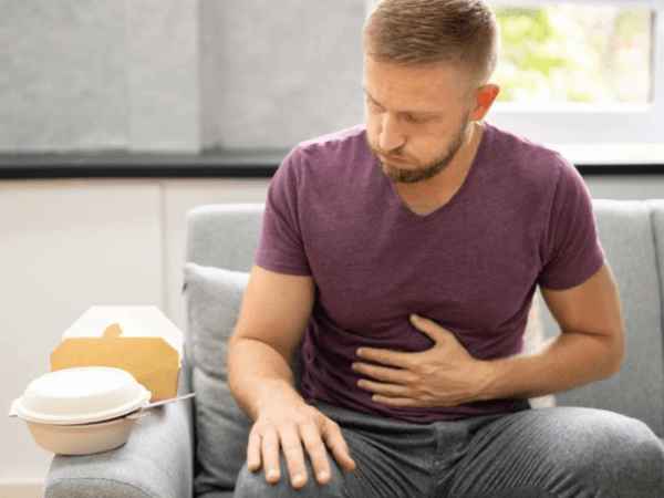 Mal di stomaco? La differenza tra un'influenza intestinale e un'intossicazione alimentare