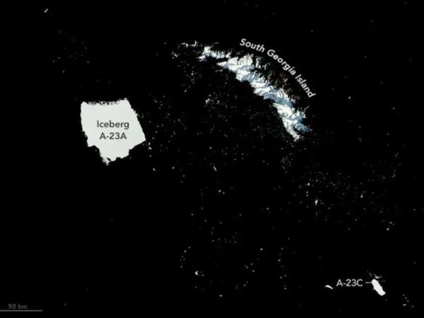 L'iceberg più grande del mondo è bloccato da due mesi e sta iniziando a disintegrarsi.