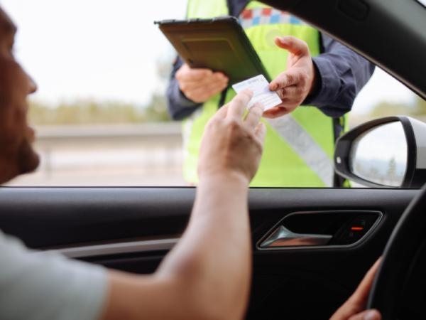 Prohibited for those over 80: Renowned Latin American country disqualifies drivers from obtaining a driver's license