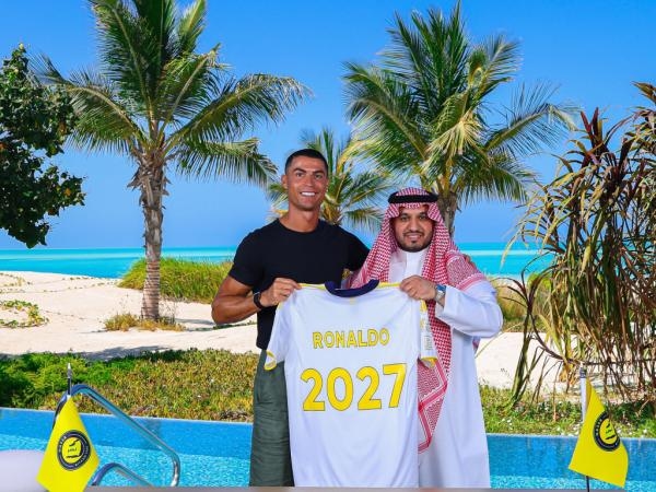 Cristiano Ronaldo assinou o "contrato mais lucrativo da história" e permanecerá no Al-Nassr.