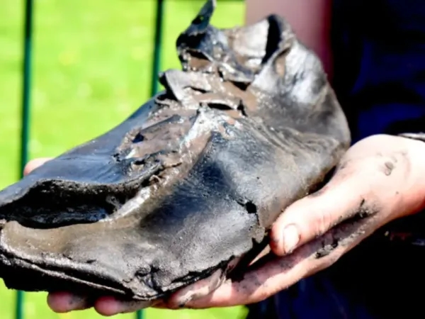 Olbrzymie buty odkryte w rzymskich ruinach wywołują teorie na temat ogromnych żołnierzy