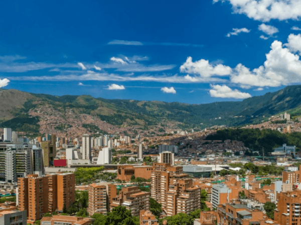 Die 9 Städte, die laut AI wunderschön und ganz in der Nähe von Medellín liegen