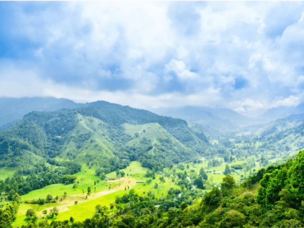 Scopri la città colombiana che sembra fluttuare tra le nuvole e affascina gli stranieri.