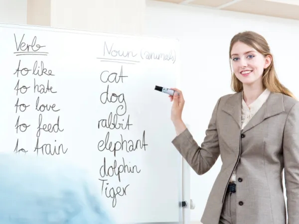Free English classes are now available in Colombia: this institute has open enrollment.