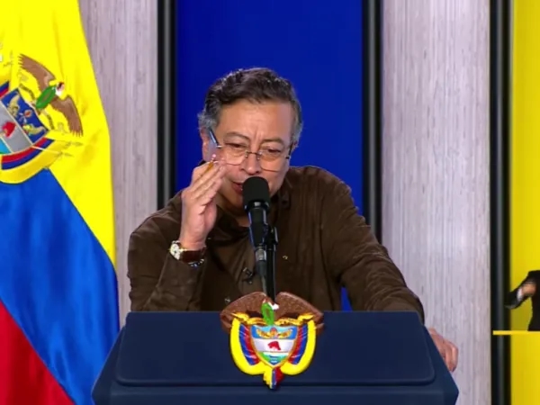 President Petro announces he will replace the director of the National Police.