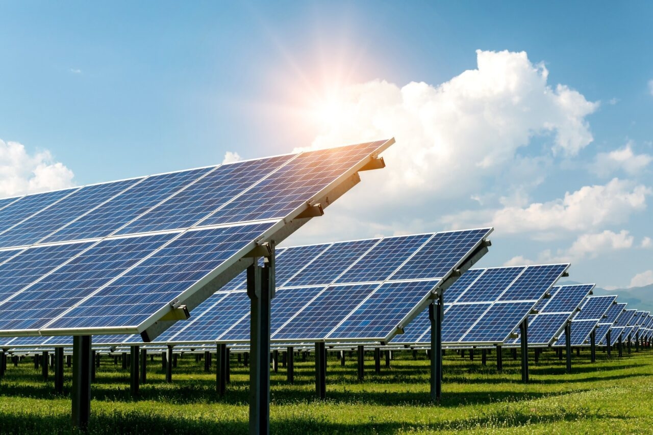 El parque solar más grande del Reino Unido entra en operación comercial
