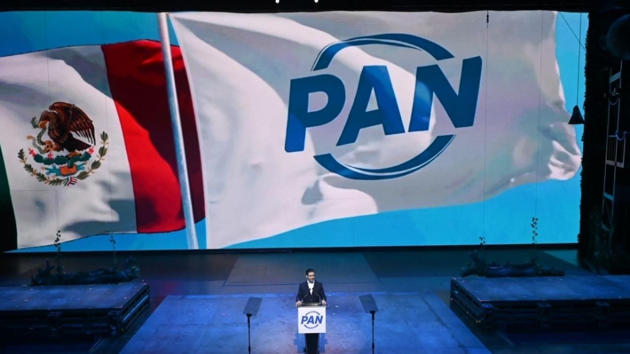 Nel suo rilancio, il PAN interrompe le alleanze, apre le candidature e ricorre alle frasi di AMLO.
