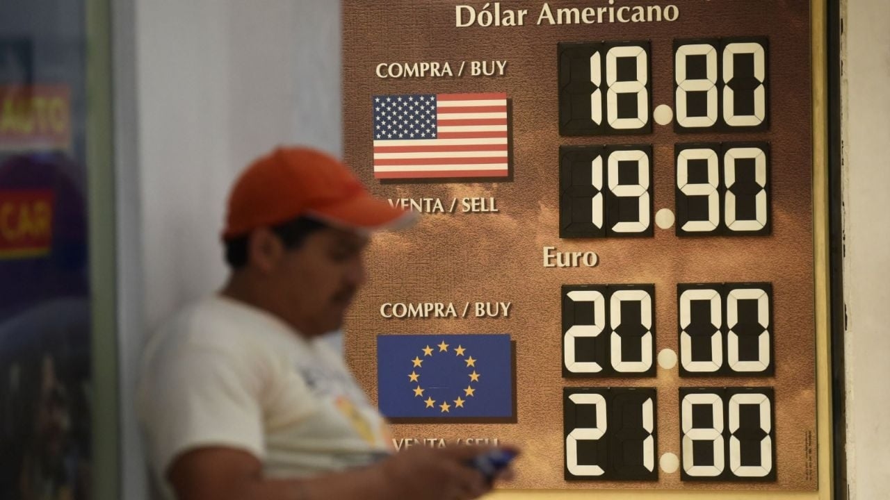 Peso verliert leicht, während auf die geldpolitische Entscheidung der Fed gewartet wird