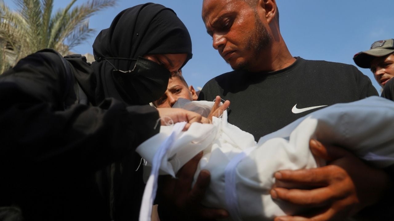 A última menina a morrer de fome na Faixa de Gaza pesava menos do que ao nascer.