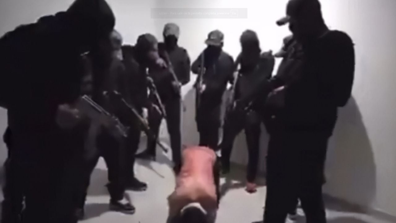 Familia Michoacana difunde interrogatorio a un hombre ligado a la extorsión en Puebla (Video)