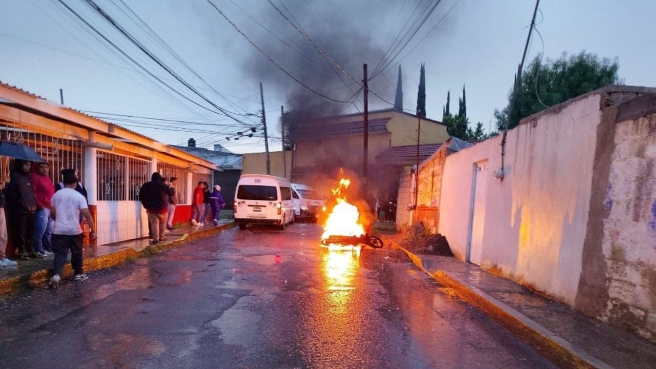 Linchan a presunto asaltante en El Nopalito, Puebla; su cómplice sobrevive (Video)