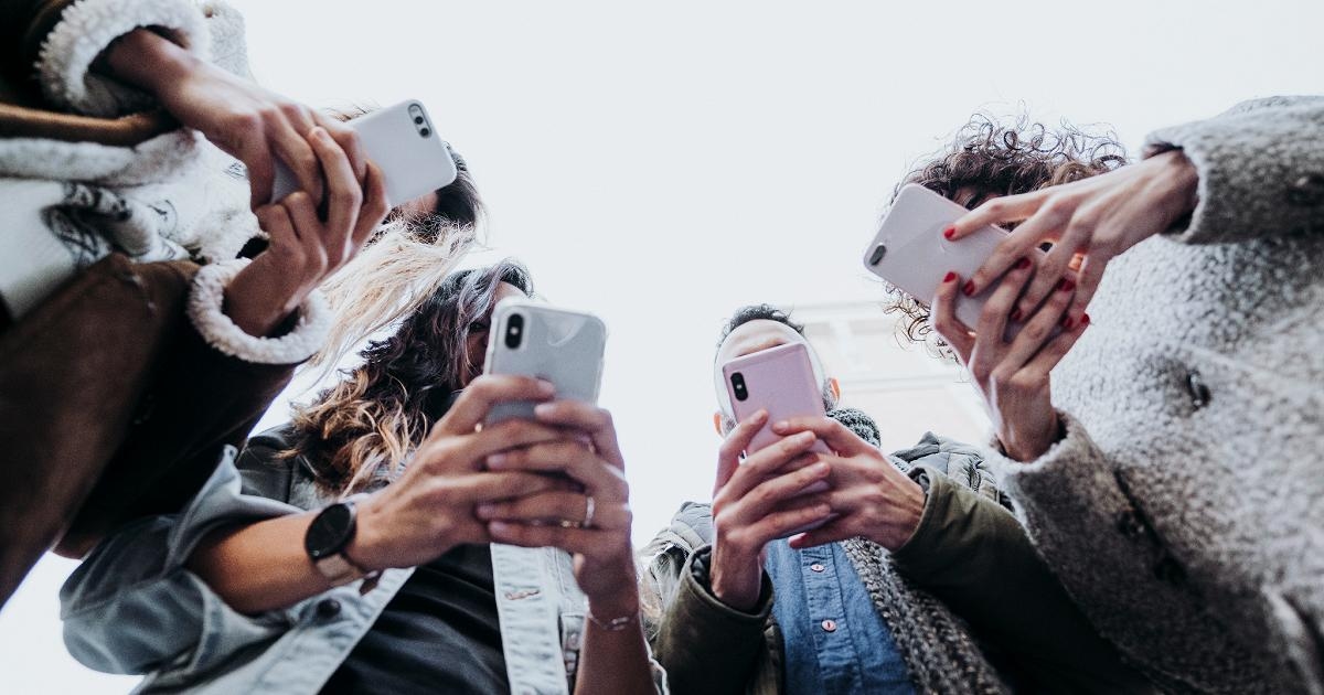 Social et adolescents : dormir peu et se coucher tard ralentit le développement du cerveau