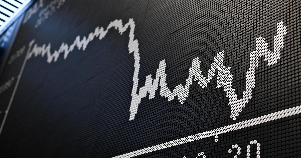 Tension in UK government, Gilt yields rise