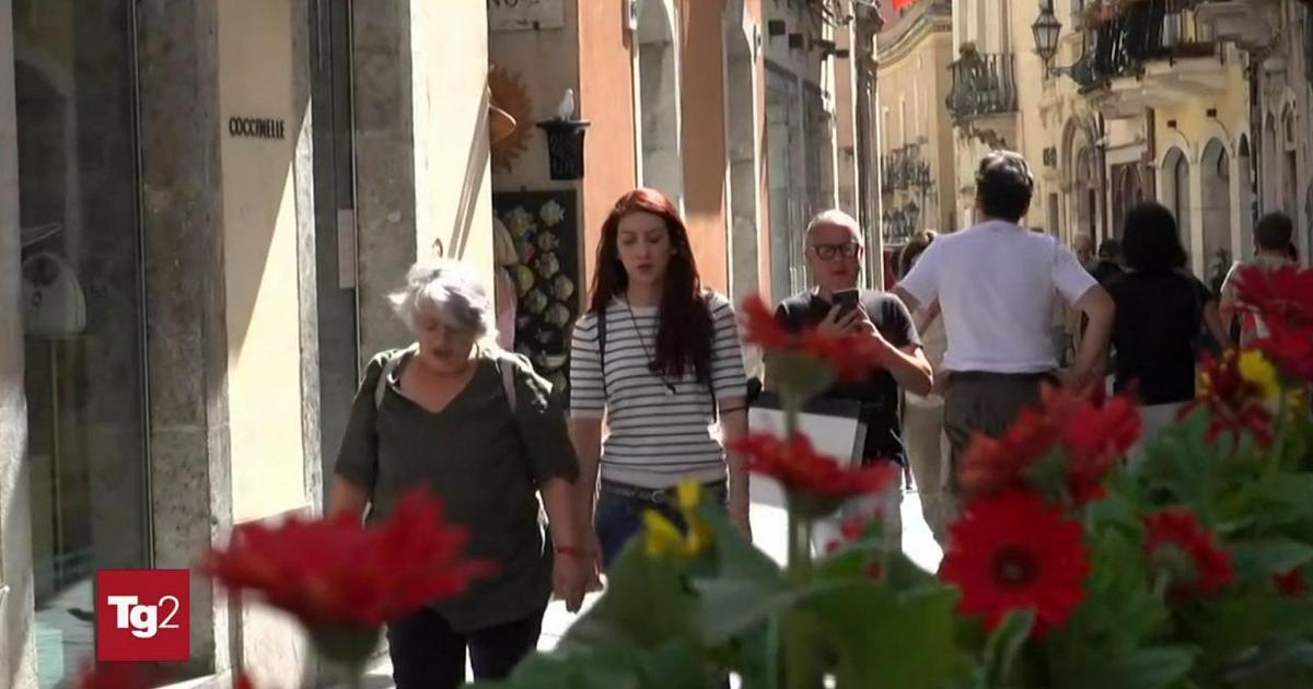 May Day Bridge, Italians Choose a Green Vacation