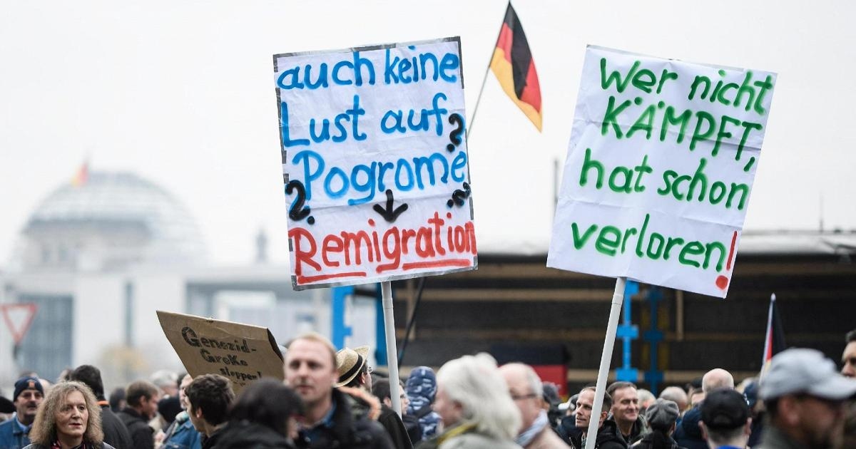 Remigratietop in Gallarate, de top die de politiek verdeelt. Burgemeester: “Vrij om te demonstreren”