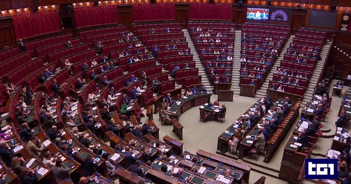 Meloni na Câmara: "Não ao isolamento de Israel". A oposição: "Qual é a nossa política externa?"