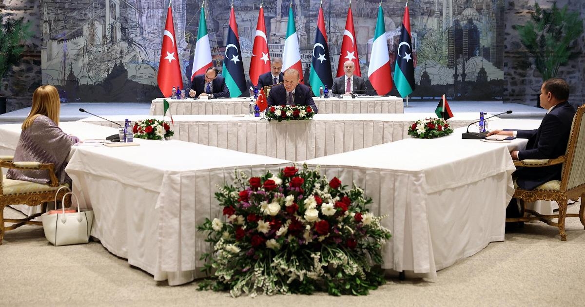 Meloni fliegt nach Erdogan, um sich mit Dbeibah zu treffen und über Migration und Unterstützung für Libyen zu sprechen.