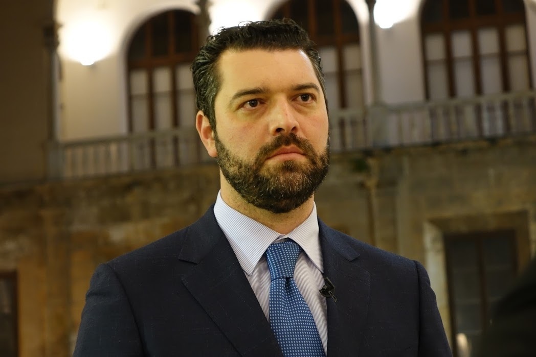 Krankenhausnetz, schwarzer Rauch in der sizilianischen Regionalversammlung. De Luca (M5S): „Das ist eine Katastrophe.“