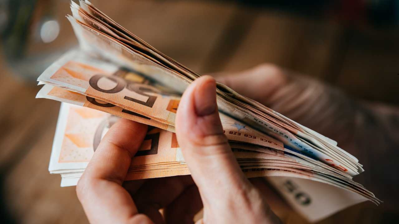 Ufficiale, “Confermata stamattina la Tassa Affitto”: inquilini siciliani dovete cacciare tutti 3.000 euro prima di subito