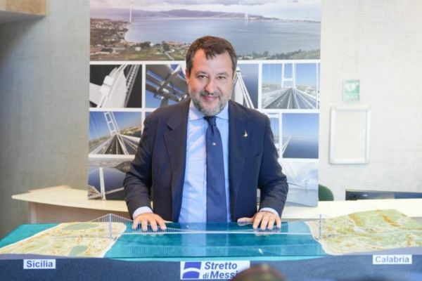 Salvini: „Die Brücke über die Straße von Messina könnte eine große Anti-Mafia-Operation sein.“
