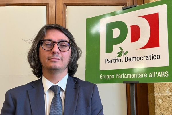 Safina (PD): „Die Provinz Trapani steht in Flammen, die Regionalregierung schweigt. Es ist ein Verbrechen gegen Sizilien.“