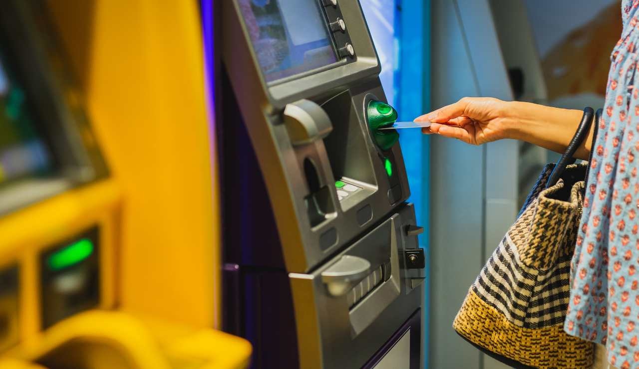 ATM uyarısı: "Buradan para çekmeyin": Bunu yapanlara 6 ay hapis ve 1.032 avro para cezası.