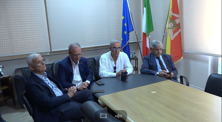 A Forza Italia delegation stops in Trapani to discuss the healthcare reform plan.