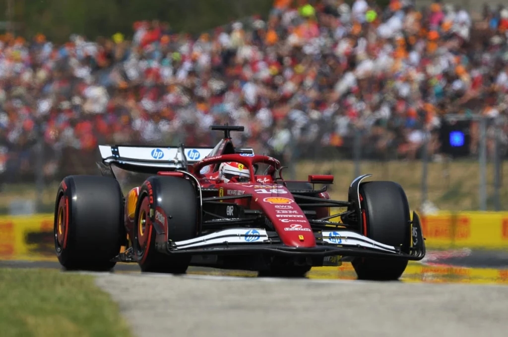 Leclerc pakt een buitengewone poleposition bij de GP van Hongarije, gevolgd door de twee McLarens