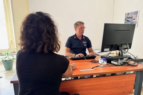 Detienen a un hombre en Catania por incendiar la casa de su esposa tras amenazarla