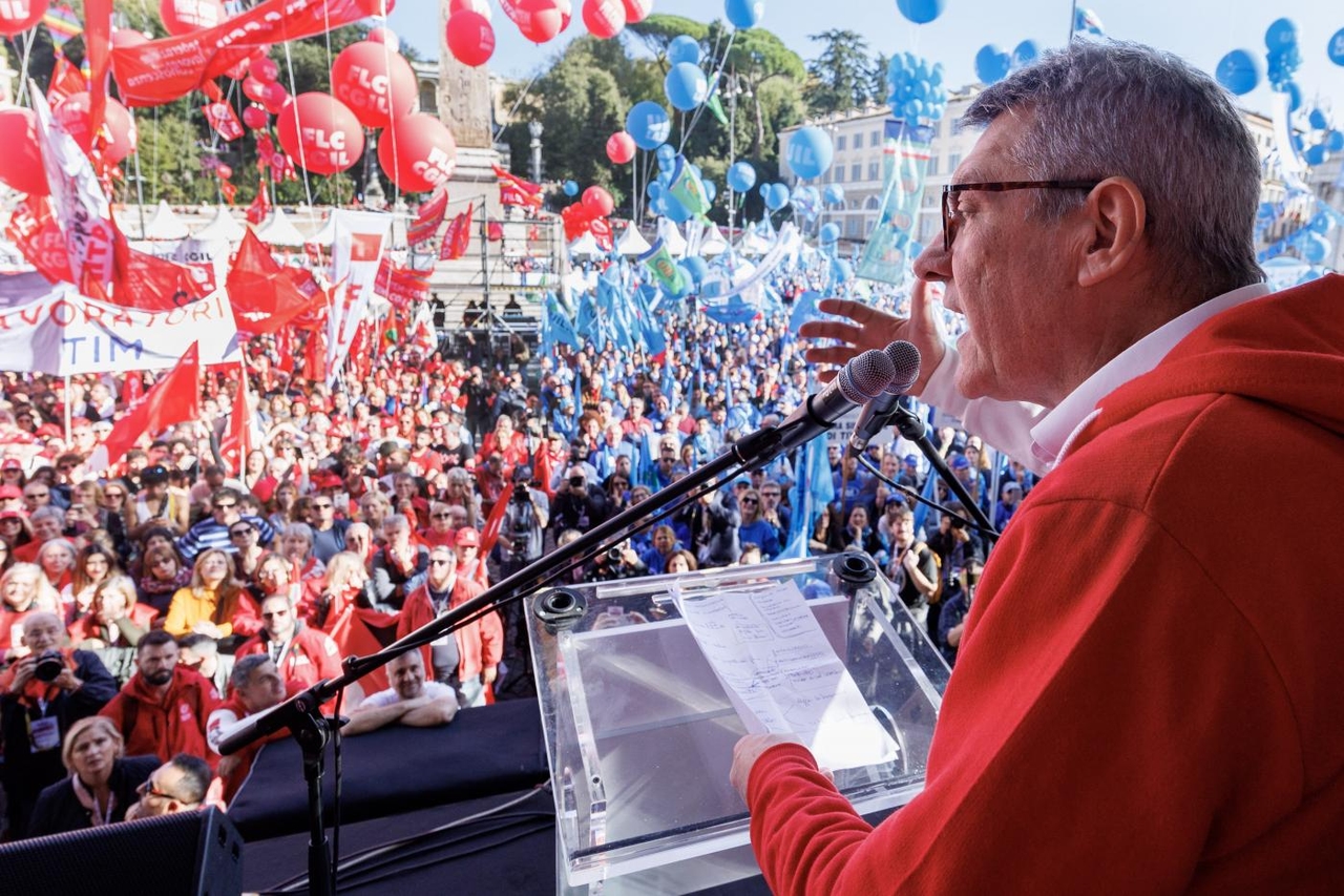 12 Aralık'ta genel grev planlanıyor. CGIL (İtalya Genel Emek Konfederasyonu), Meloni'nin planını protesto etmek için sokaklara çıkacak: "Bu adil değil, yanlış ve en zenginleri ödüllendiriyor."