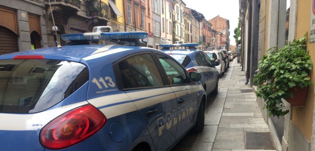 Ela dá à luz, dá descarga em recém-nascido no vaso sanitário e corpo é recuperado de bueiro: mãe é presa por assassinato em Roma