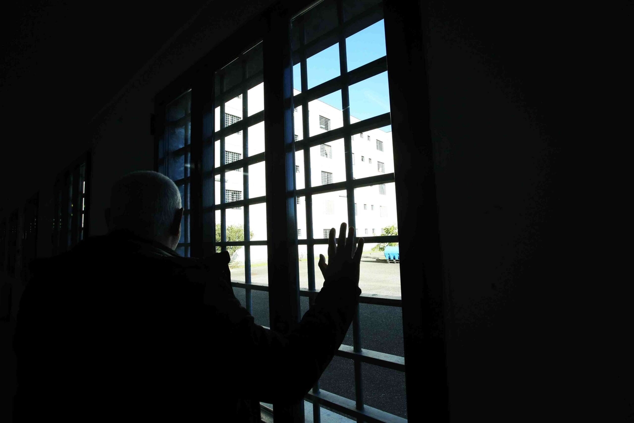 El tío Bennardo, de 89 años y 33 en prisión, es ciego y está en silla de ruedas: ¿qué significa "pudrirse en la cárcel"?