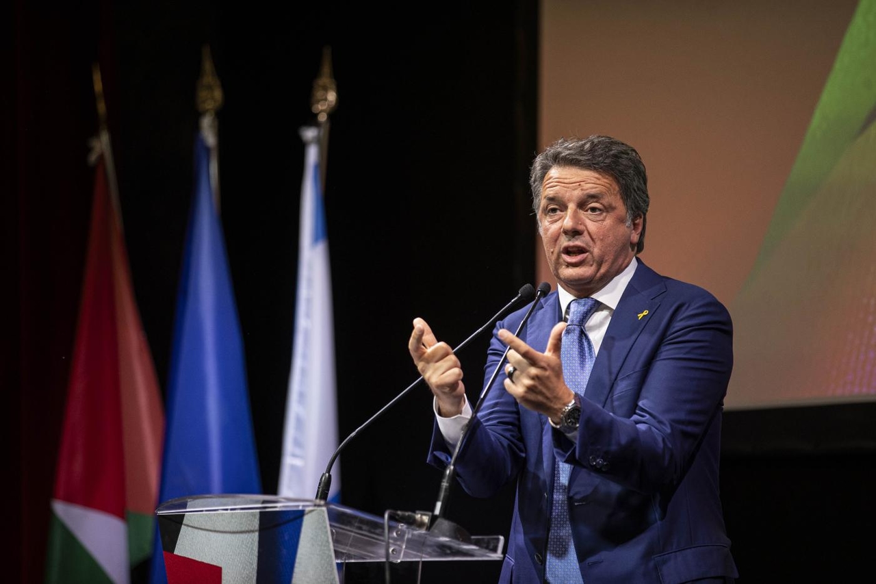 Perguntas (sem resposta) de Renzi para Meloni: "Por que os jornalistas estão sendo espionados?"