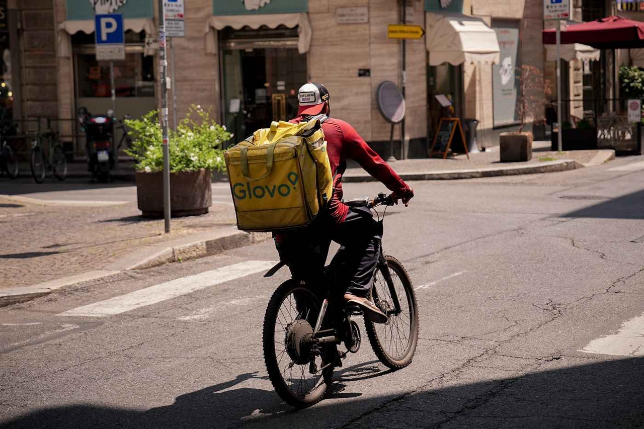 Fahrer als Versuchskaninchen des Turboliberalismus: 5 Cent Trinkgeld, um ihre Haut in der höllischen Hitze zu riskieren
