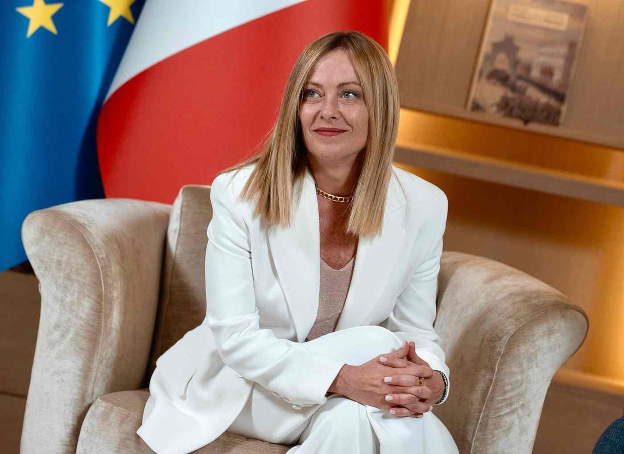 Zo brengt Meloni onze veiligheid in gevaar, de Libische driekleur wappert over Palazzo Chigi